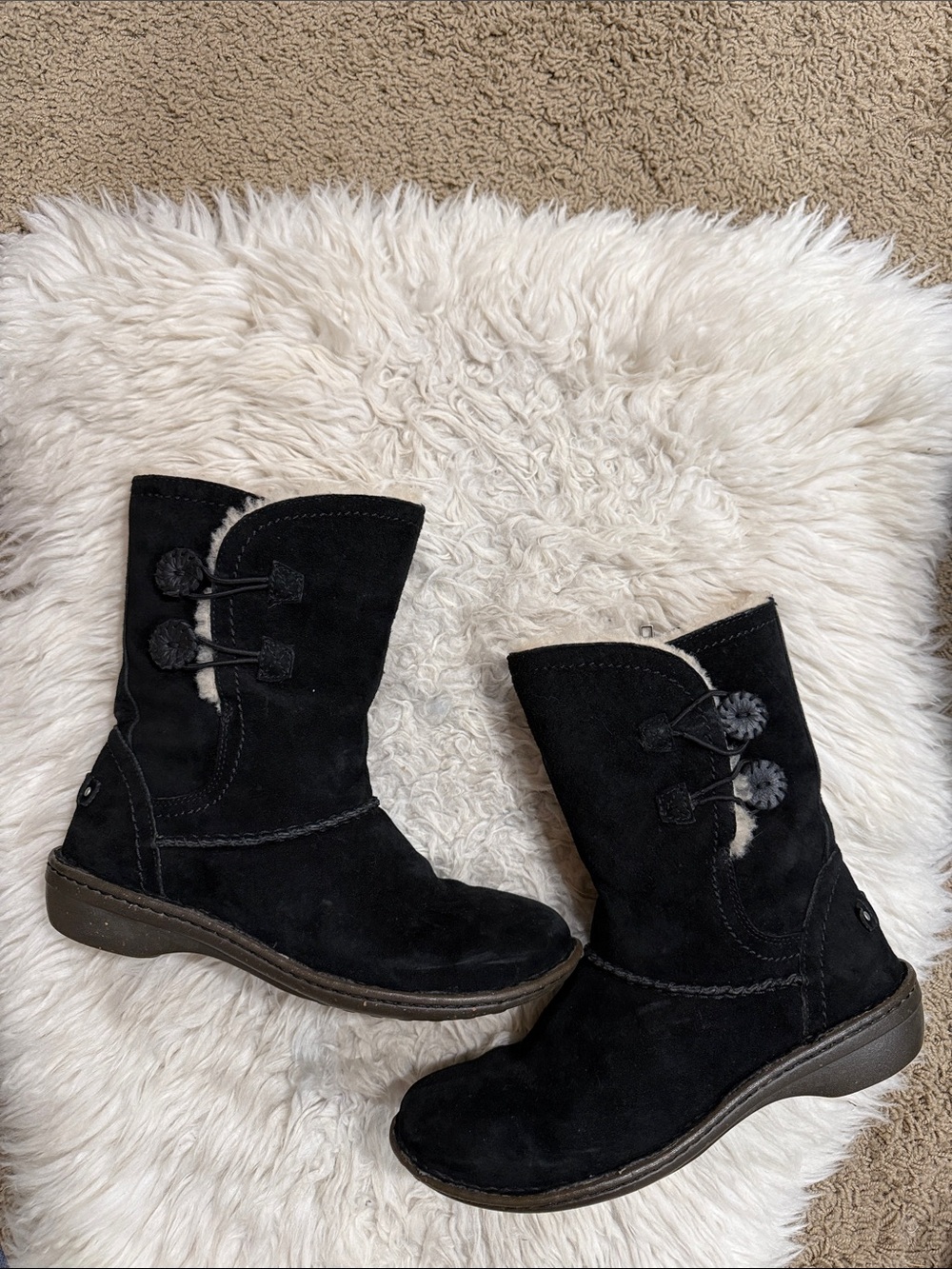 UGG Boots Womens 9 Kimbra Shearling
Black Suede Sheepskin Fur Mid Calf
1004742